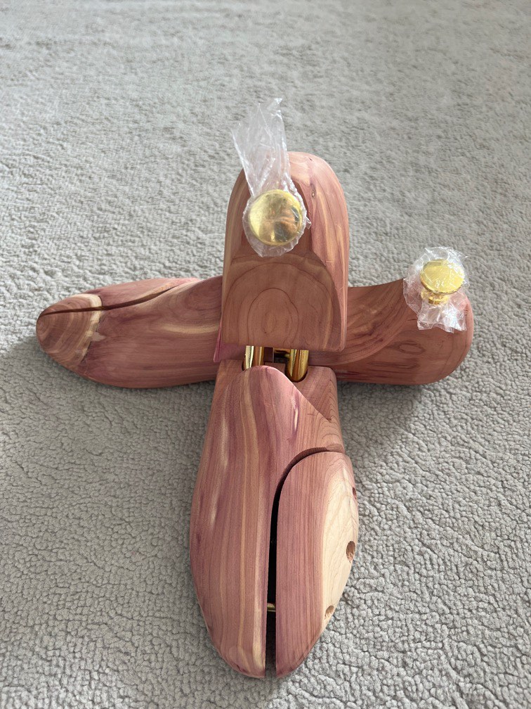 Cedar Wood Shoe Tree, Men's Fashion, Footwear, Shoe inserts