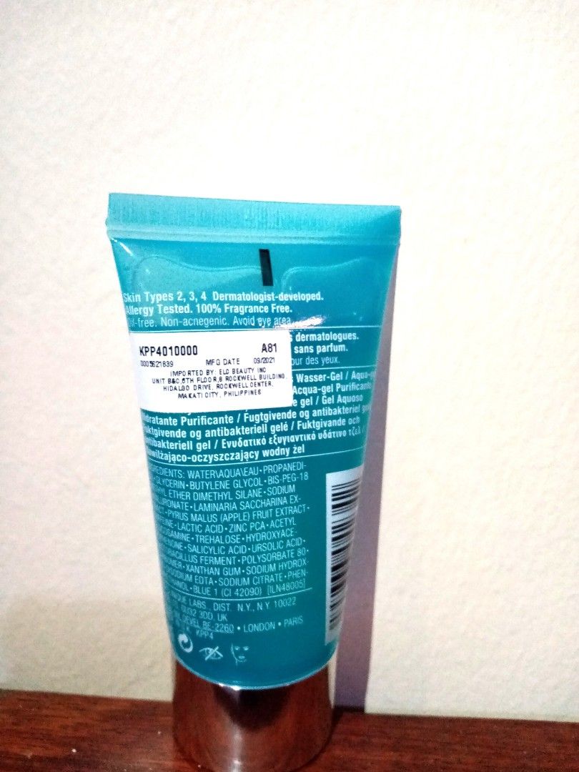 Clinique Dramatically Different Hydrating Clearing Jelly 50ml (Category: Face Care) located in San Juan City. Submitted by francescaque (Listing ID 1224238938, Image 3). Description: Guaranteed Authentic (Please check 3rd photo) Manufacturing date: Sept 2021 Size: 50ml, no box Sold for Php 1150 in Clinique store Dry Combination, Combination Oily, Oily Oil-free formula delivers 24-hour hydration repair* and helps visibly clear skin with 1% Salicyl