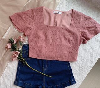 (Category: ) located in . Submitted by clearwardrobeher (Listing ID 1224299727, Image 1). Description: .