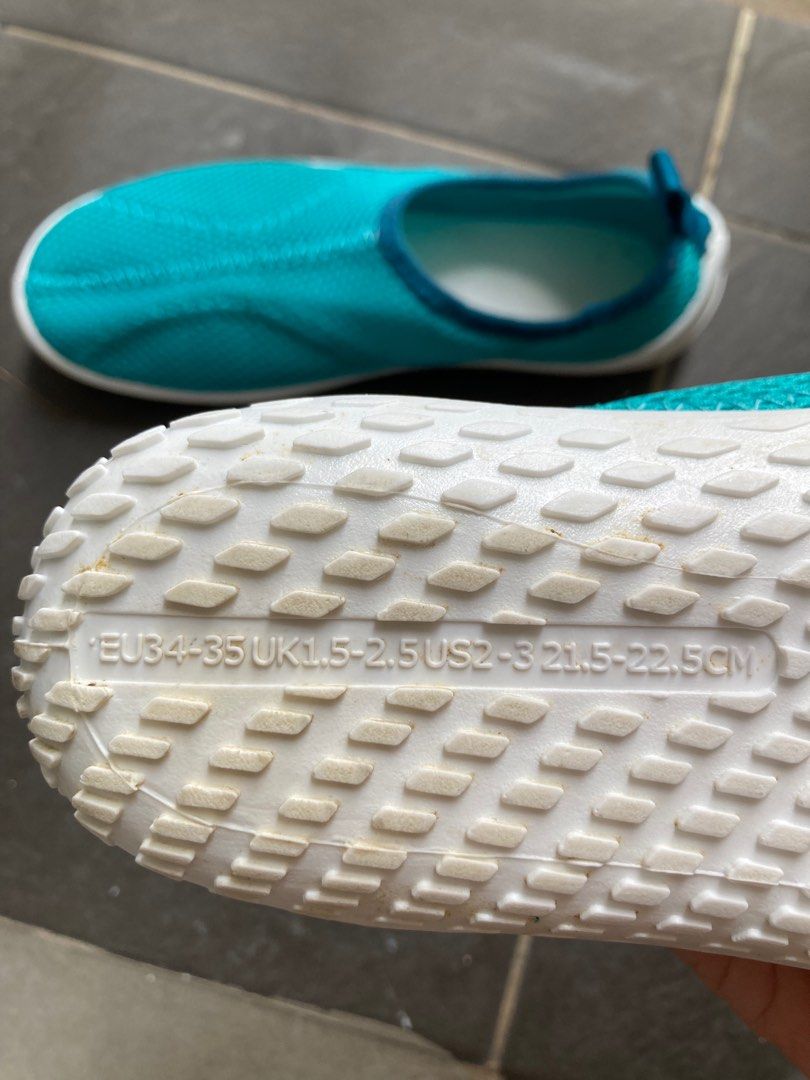 Decathlon aqua socks hot sale