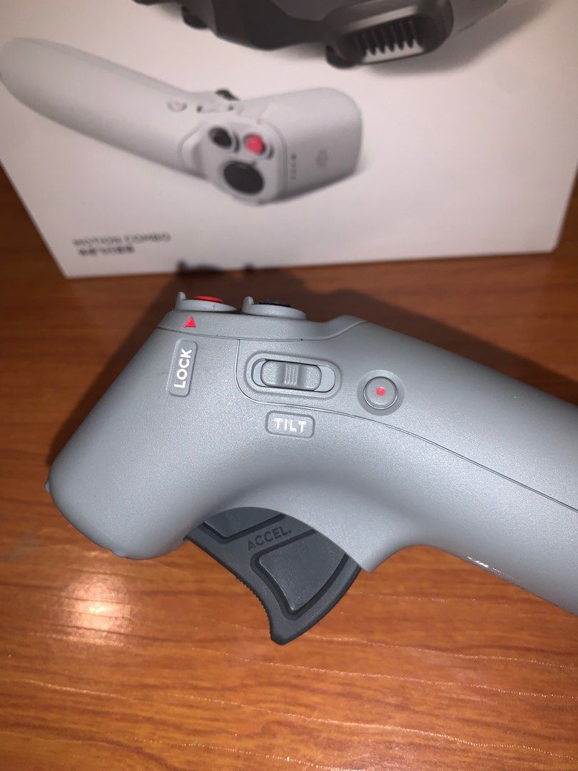 DJI Motion Controller (Category: Drones) located in Kuala Lumpur. Submitted by seanloooo (Listing ID 1224217414, Image 3). Description: Original DJI Motion Controller For DJI Fpv drone / DJI Avata Easy to operate and use Charges via USB type-C (not included) Condition like new 9.9/10, barely used COD KL.