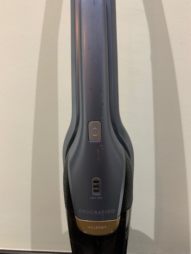Electrolux cordless vacuum (malfunction), TV & Home Appliances, Vacuum
