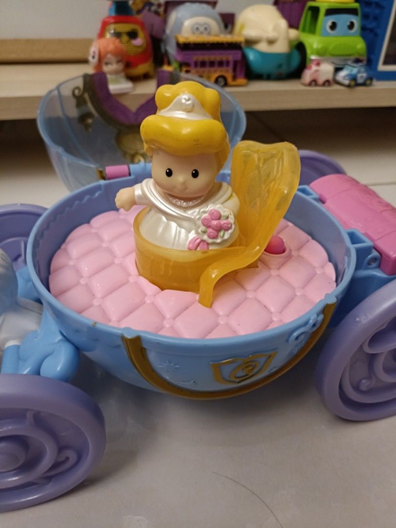 Fisher price little 2025 people princess carriage