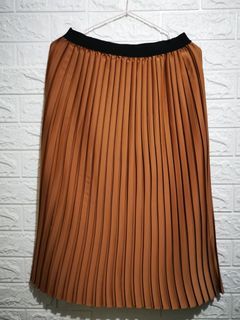 Flowy electric pleated designed skirt