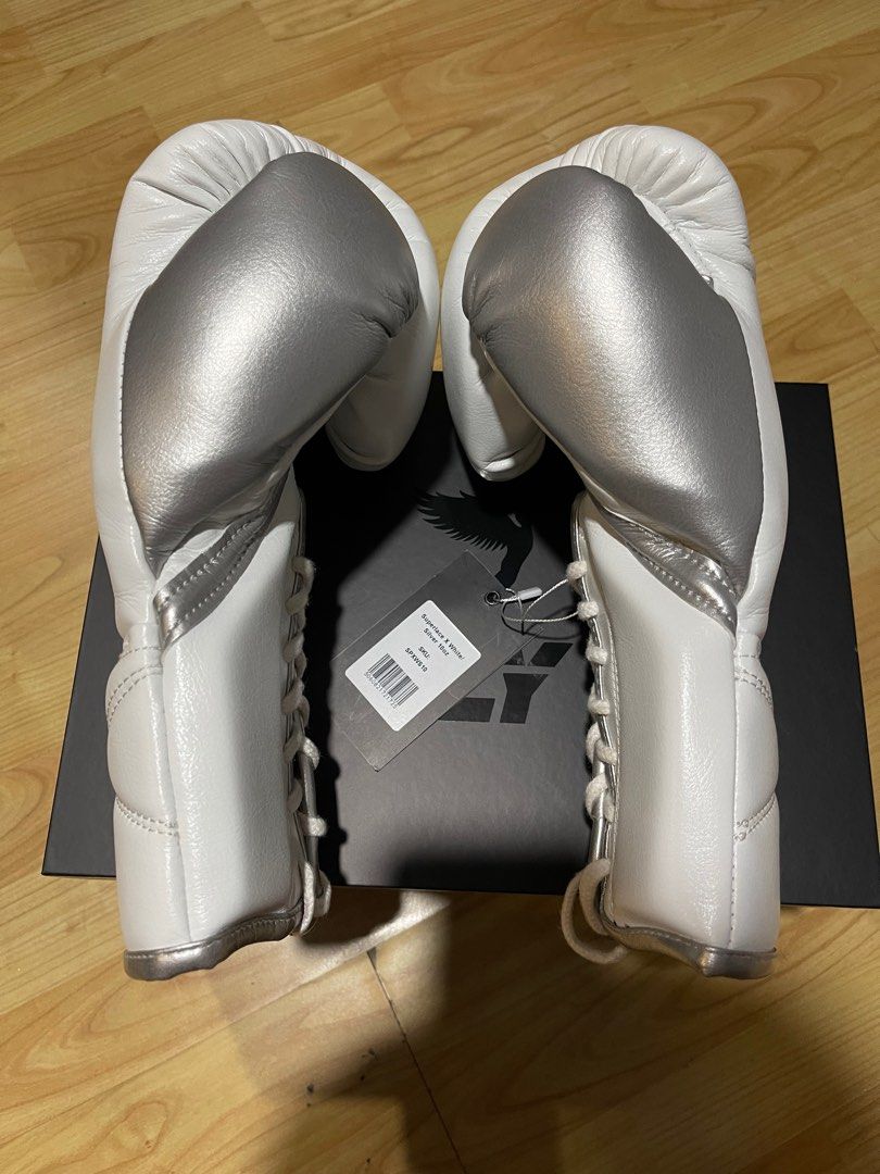 10 oz fly boxing gloves