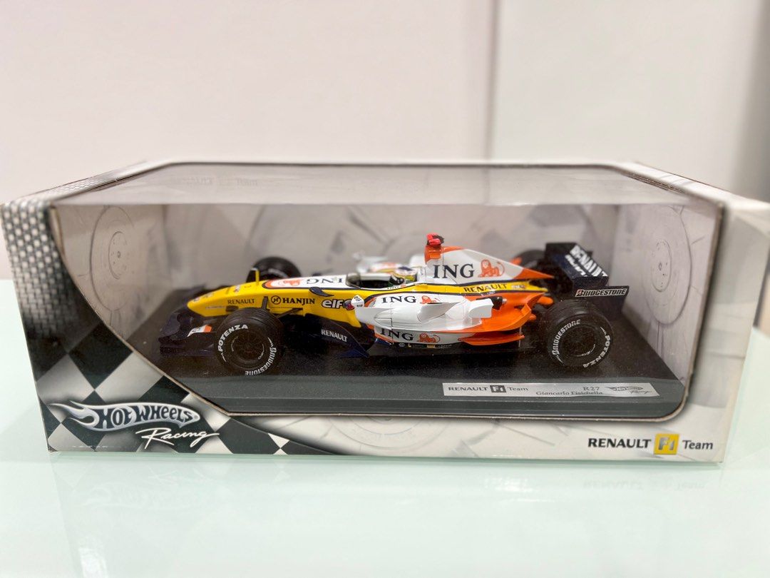 HotWHeels 1/18 RENAULT F1 Team R27 Giancarlo Fisichella - ミニカー