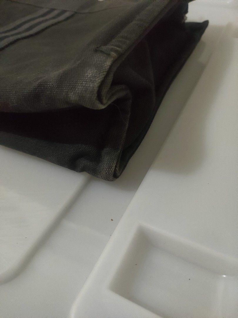 Hermes clutch (Category: Luxury Bags & Wallets) located in Cebu City. Submitted by xoxoxo888marco (Listing ID 1224188183, Image 2). Description: like new authentic.