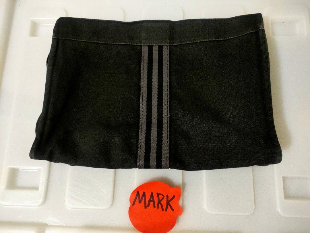 Hermes clutch (Category: Luxury Bags & Wallets) located in Cebu City. Submitted by xoxoxo888marco (Listing ID 1224188183, Image 1). Description: like new authentic.