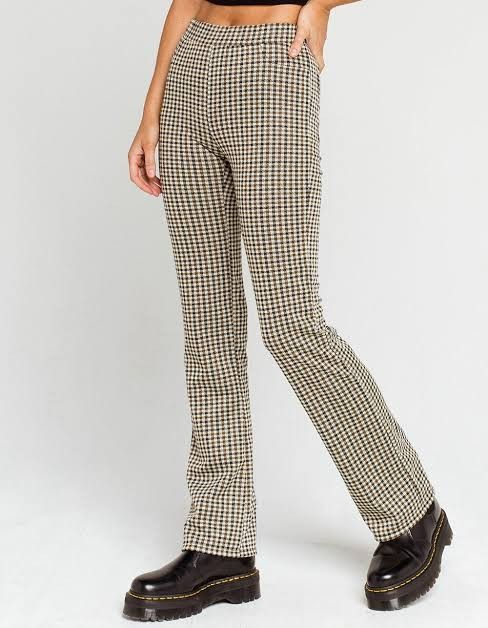 High Waist Flare Pants (Category: Other Bottoms) located in Mabalacat. Submitted by declutter_by_eij (Listing ID 1224183294, Image 1). Description: PM for actual pics! Size 28-29 Never been worn RFS: I gained weight.