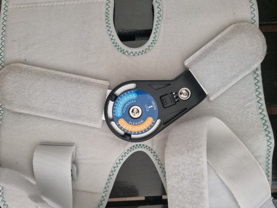 Hinged Knee Brace Medium on Carousell