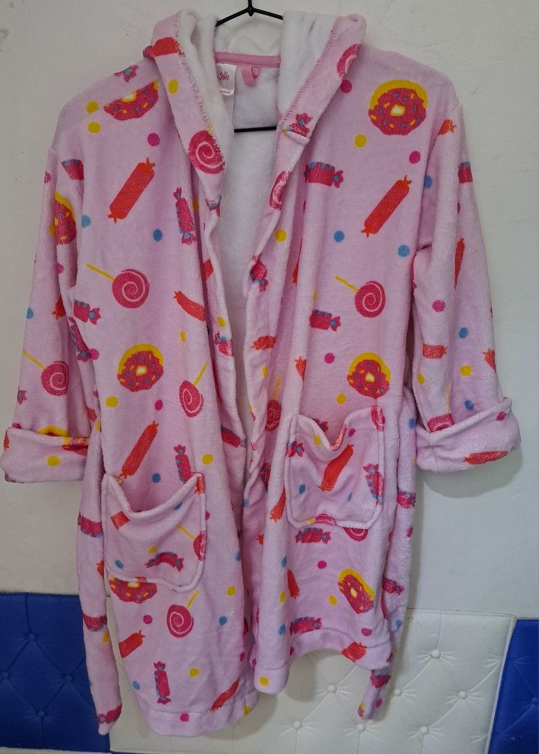 Justice Girls Soft Hooded Bathrobe (Category: Bathtub & Bath Accessories) located in Valenzuela. Submitted by us_uae.box (Listing ID 1224243441, Image 1). Description: .