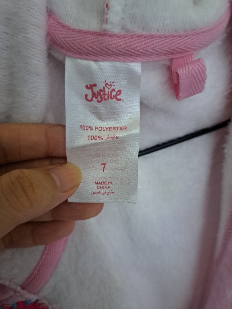 Justice Girls Soft Hooded Bathrobe (Category: Bathtub & Bath Accessories) located in Valenzuela. Submitted by us_uae.box (Listing ID 1224243441, Image 3). Description: .