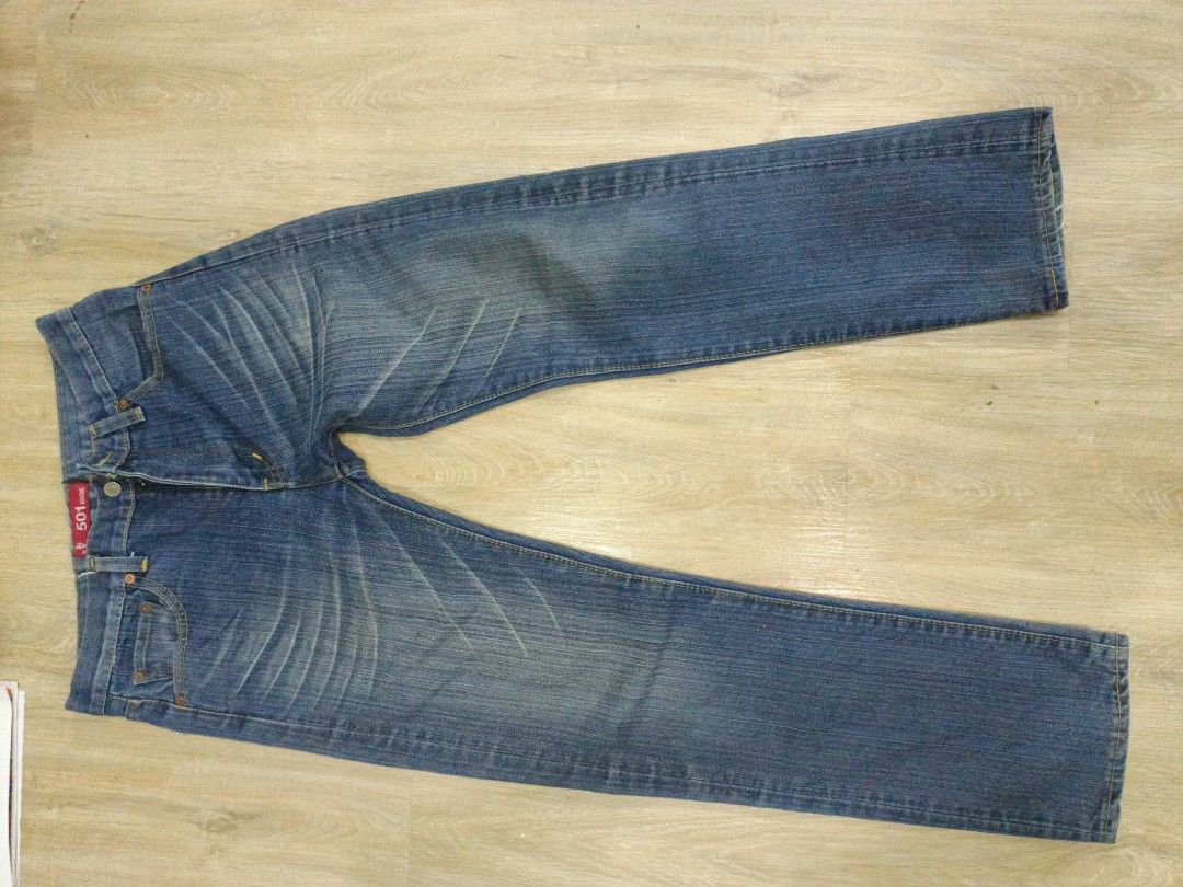 Levis BIG E (Category: Jeans) located in Putrajaya. Submitted by henseman (Listing ID 1224332913, Image 2). Description: Levis BIG E Made in USA Size 30/31 Condition TipTop Jahitan kemas Design sememang gitu dah Yang len ampa nilaikan sendiri Harga rm 199.99 No Cod Good Sold Not Returned Able.
