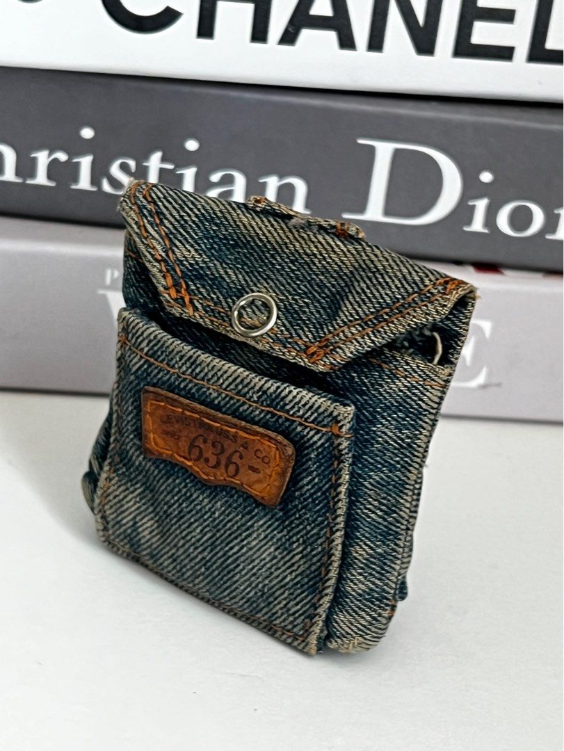 Coin levis hot sale