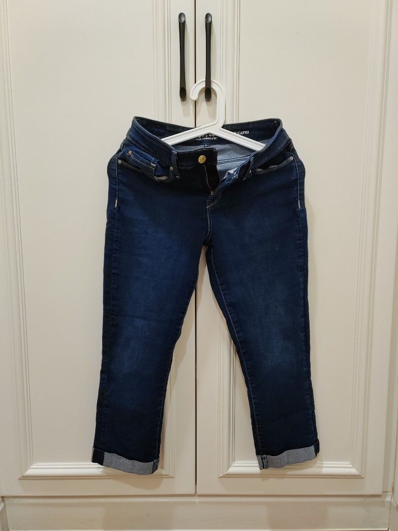 Levi signature modern capri top