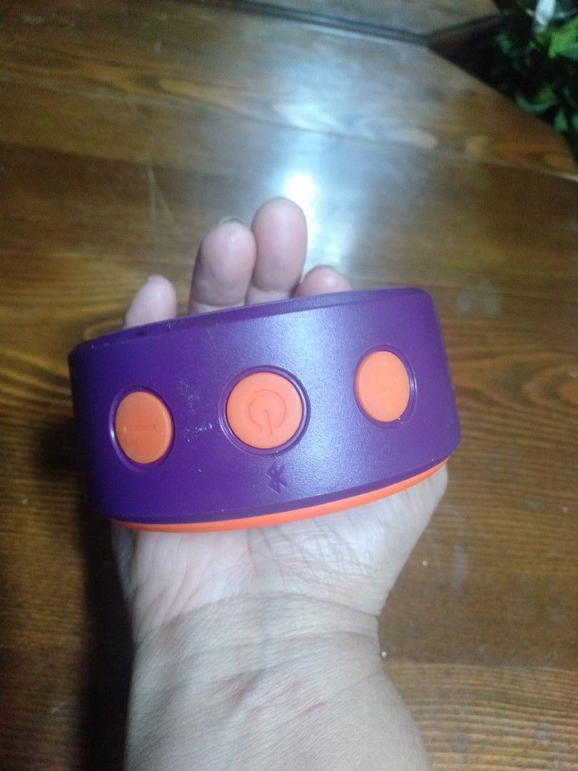 Logitech Bluetooth speaker orenge from US (Category: Soundbars, Speakers & Amplifiers) located in Caloocan City. Submitted by bravemoon_556cd5 (Listing ID 1224316505, Image 3). Description: pre own from US we ship nationwide gcash or Bank account payment mode.