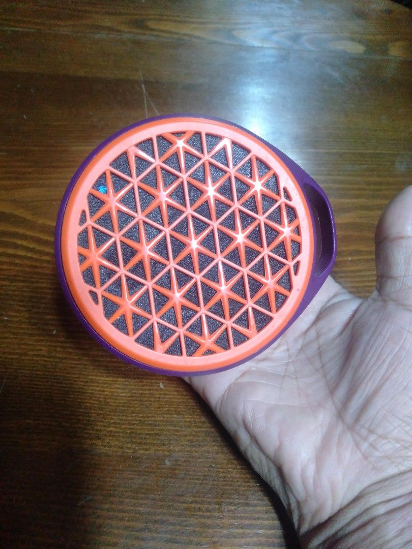 Logitech Bluetooth speaker orenge from US (Category: Soundbars, Speakers & Amplifiers) located in Caloocan City. Submitted by bravemoon_556cd5 (Listing ID 1224316505, Image 2). Description: pre own from US we ship nationwide gcash or Bank account payment mode.
