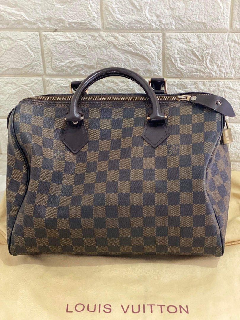 LOUIS VUITTON SPEEDY 30 DAMIER EBENE REVIEW + WHAT'S IN MY BAG