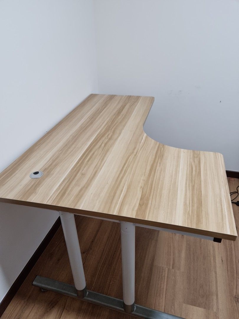 lshaped_study_table_1680442131_9da547b0_progressive.jpg