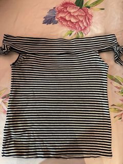 MANGO off-shoulder top (XS)