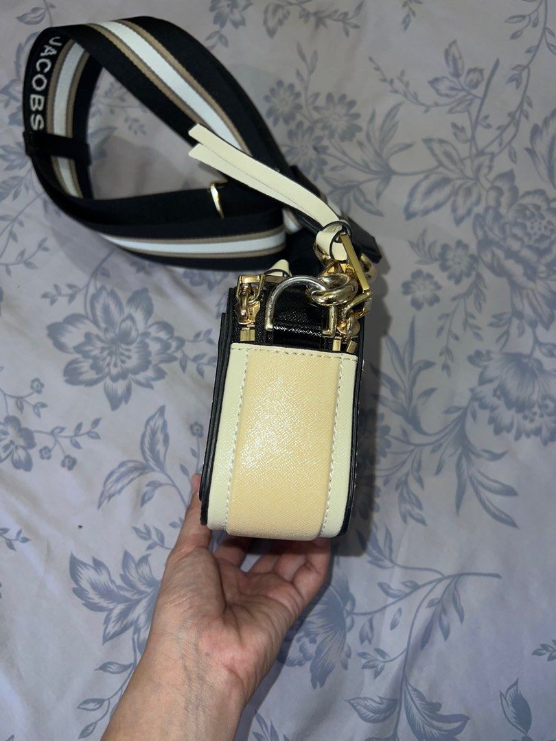 AUTHENTIC Marc Jacobs Snapshot Camera Crossbody Bag on Carousell