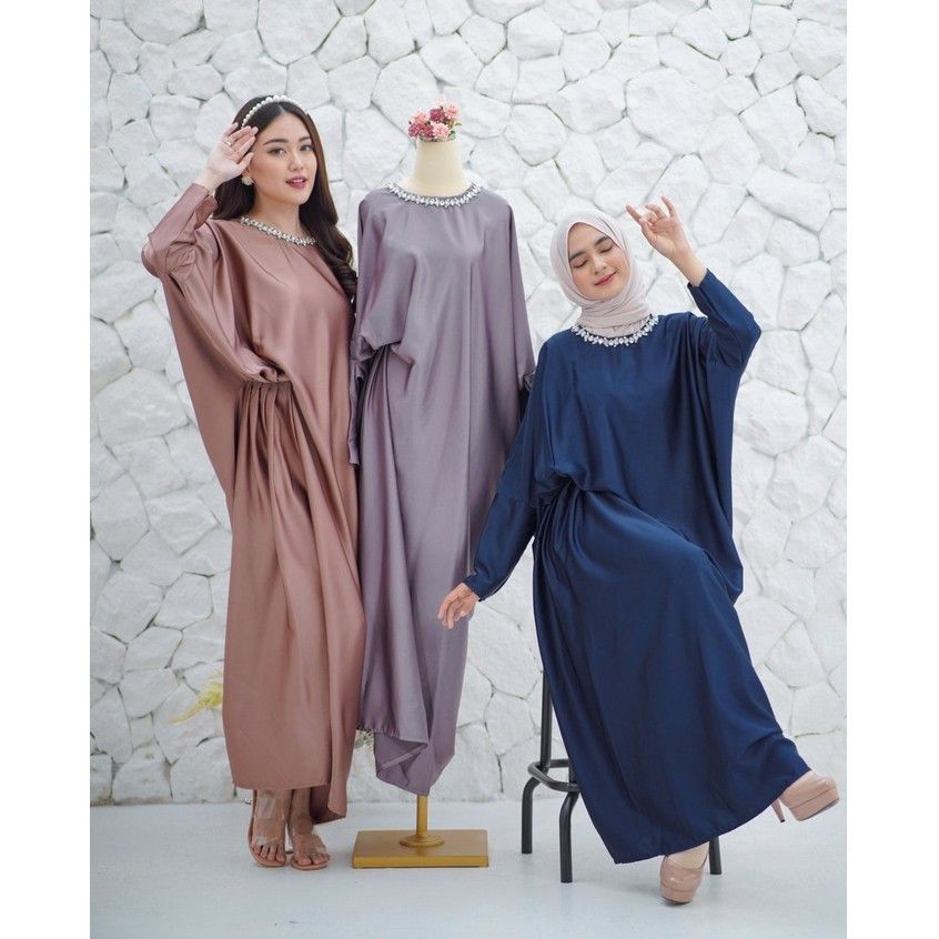 🌼Ms•Hafshah Kaftan Satin Silk, Women's Fashion, Muslimah Fashion, Kaftans  u0026 Jubahs on Carousell