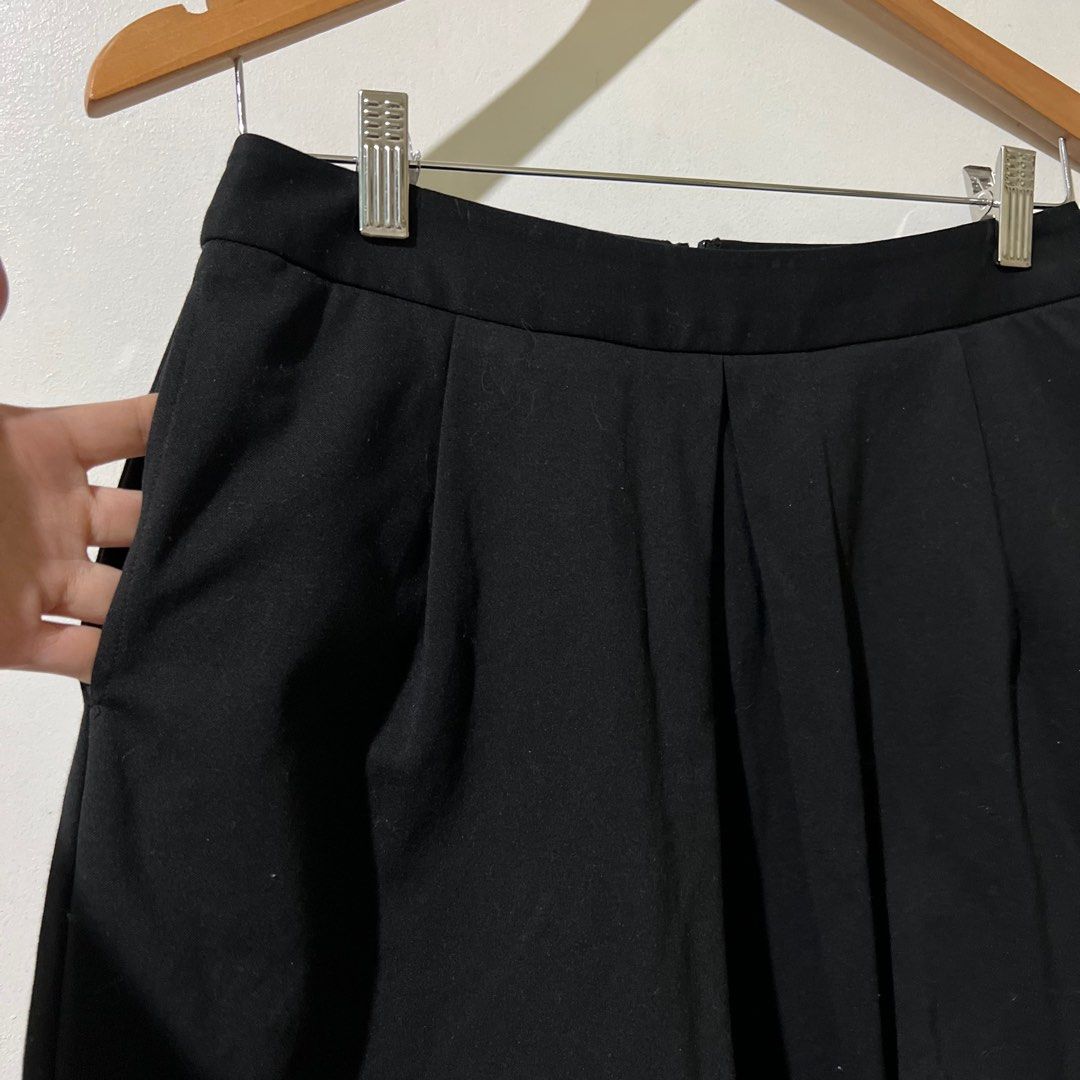 MUJI Black Pleated Mini Skirt, Women's Fashion, Bottoms, Skirts on ...