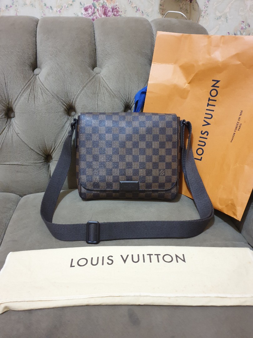 Mulus .authentic tas pinggang .waist bag louis vuitton .lv, Fesyen Pria, Tas  & Dompet , Tas Selempang di Carousell