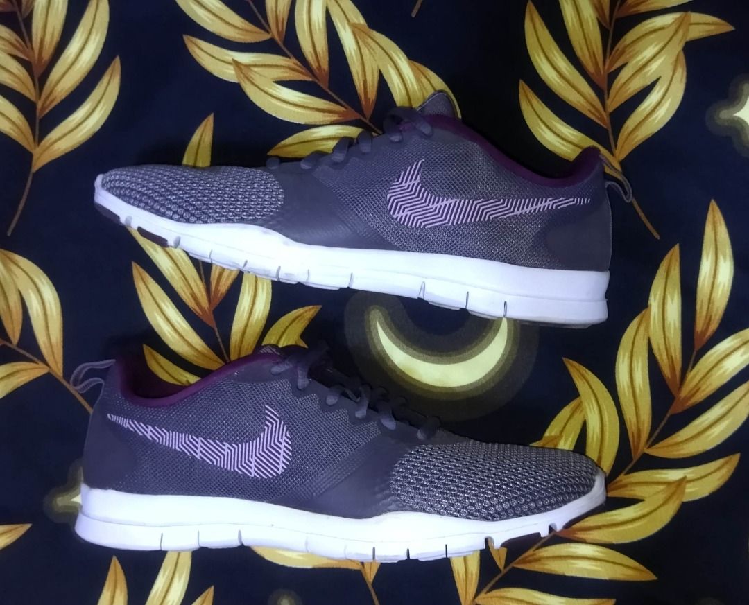 Wmns nike flex sales essential tr barely rose