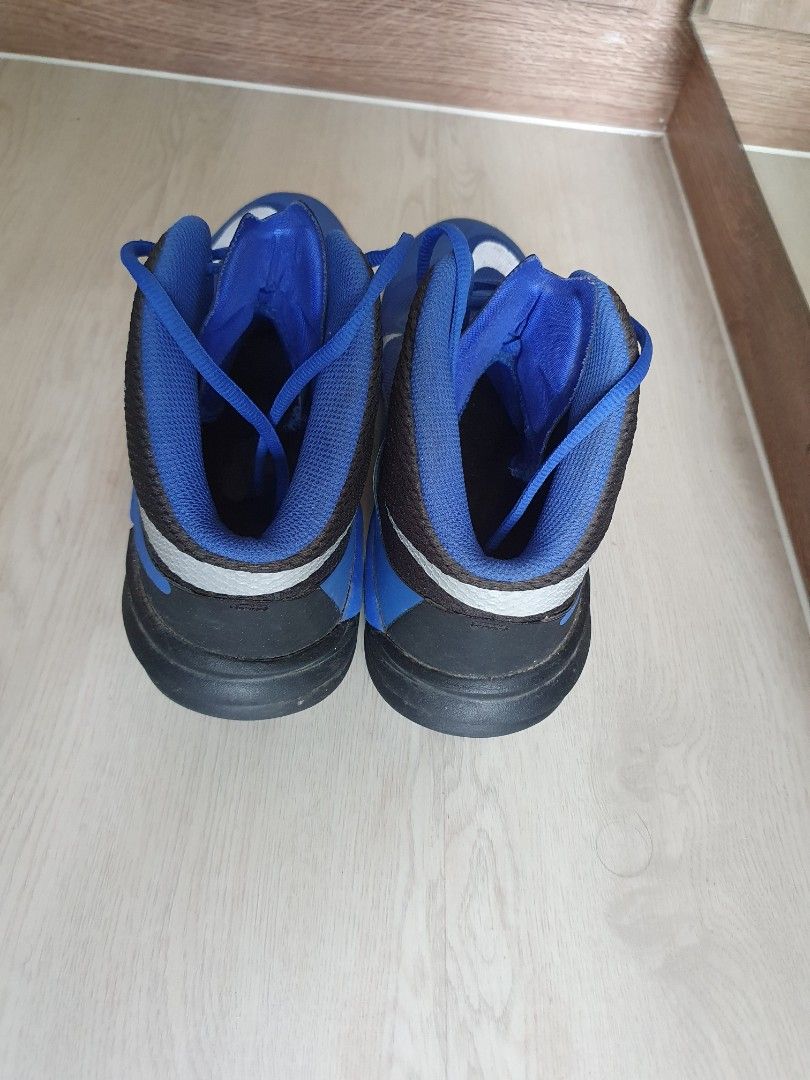 royal blue and black basketball shoes