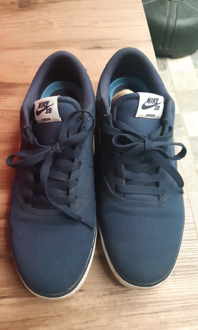 Nike SB Check, Fesyen Pria, Sepatu , Sneakers di Carousell