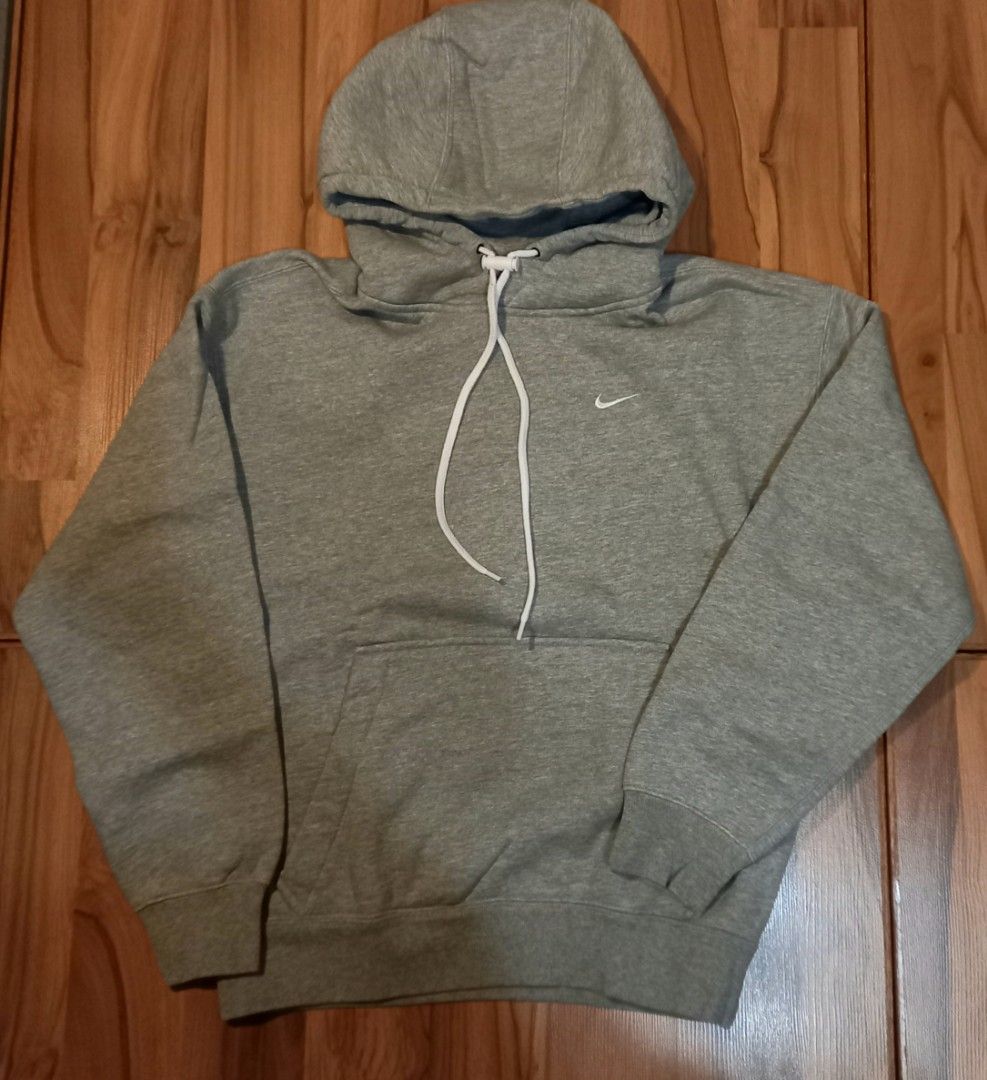 Nike Swoosh Sweater Grey S Nike全新灰色衛衣細碼, 上身及套裝, 衛衣- Carousell