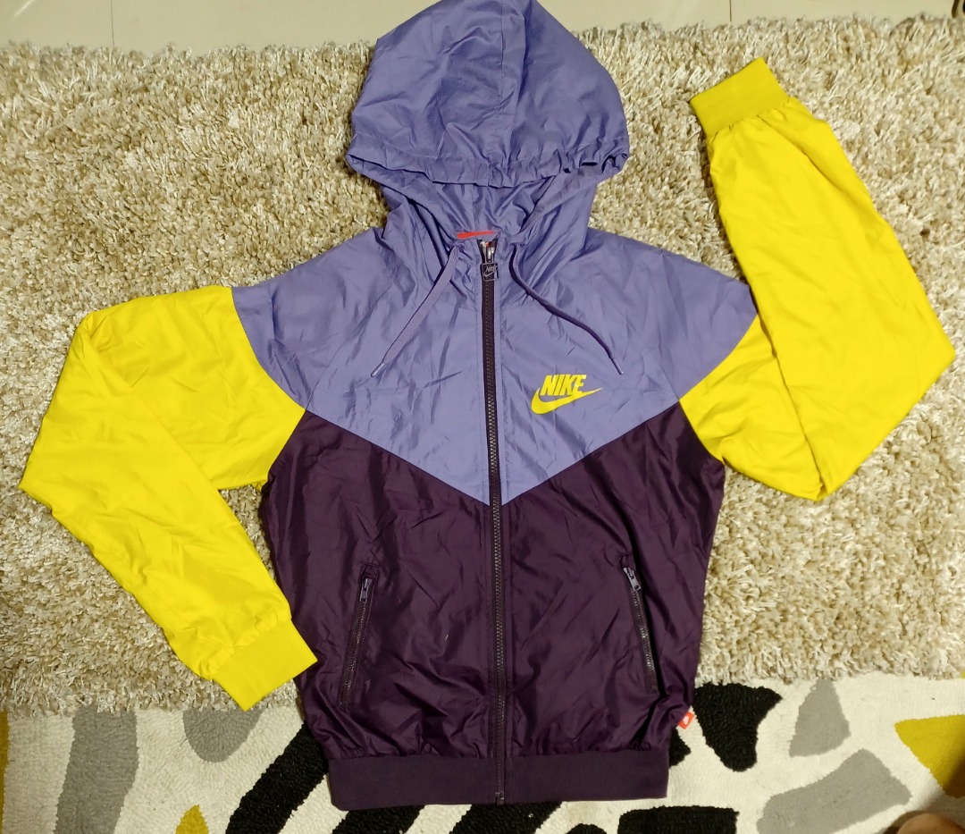 NIKE WINDBREAKER on Carousell