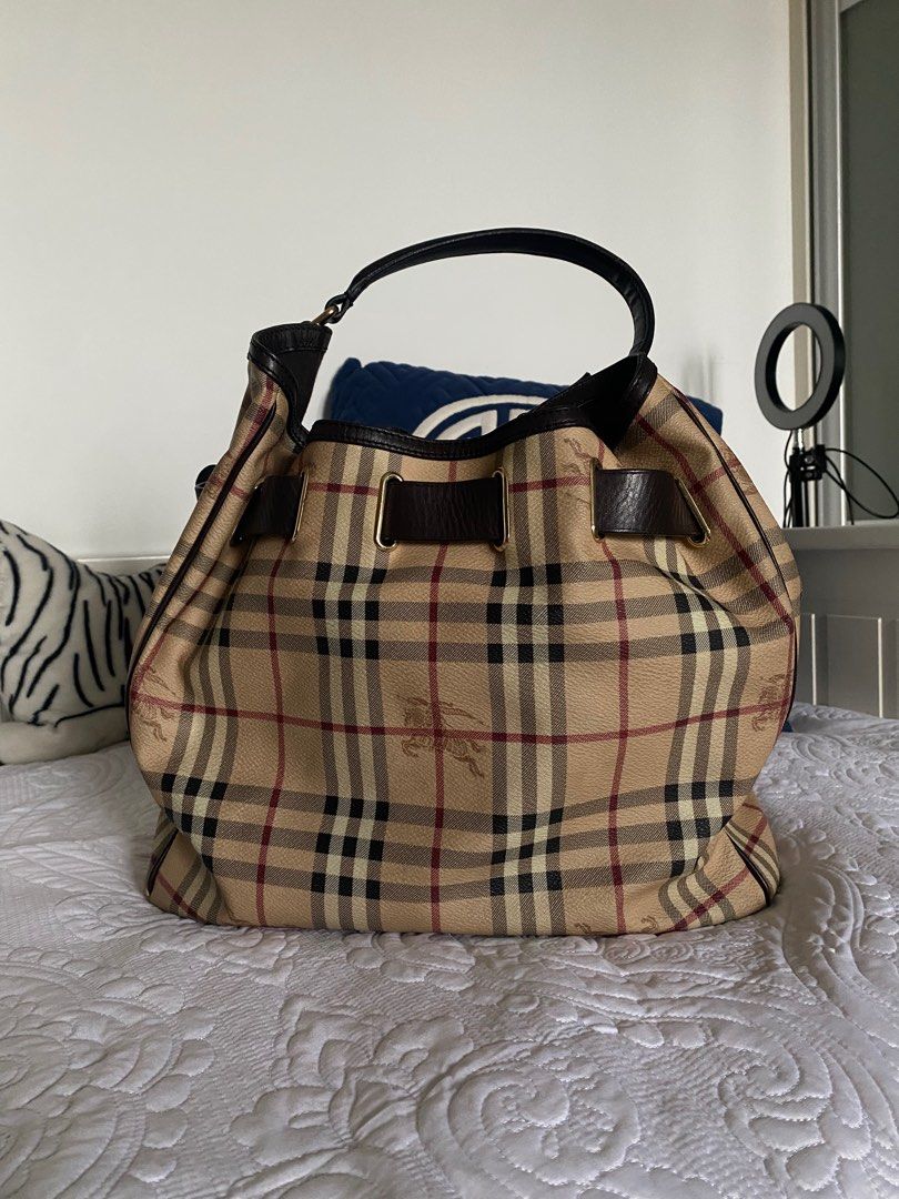 RARE 15 yrs old Burberry bag in mint condition