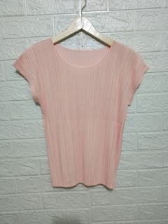 Pleats please