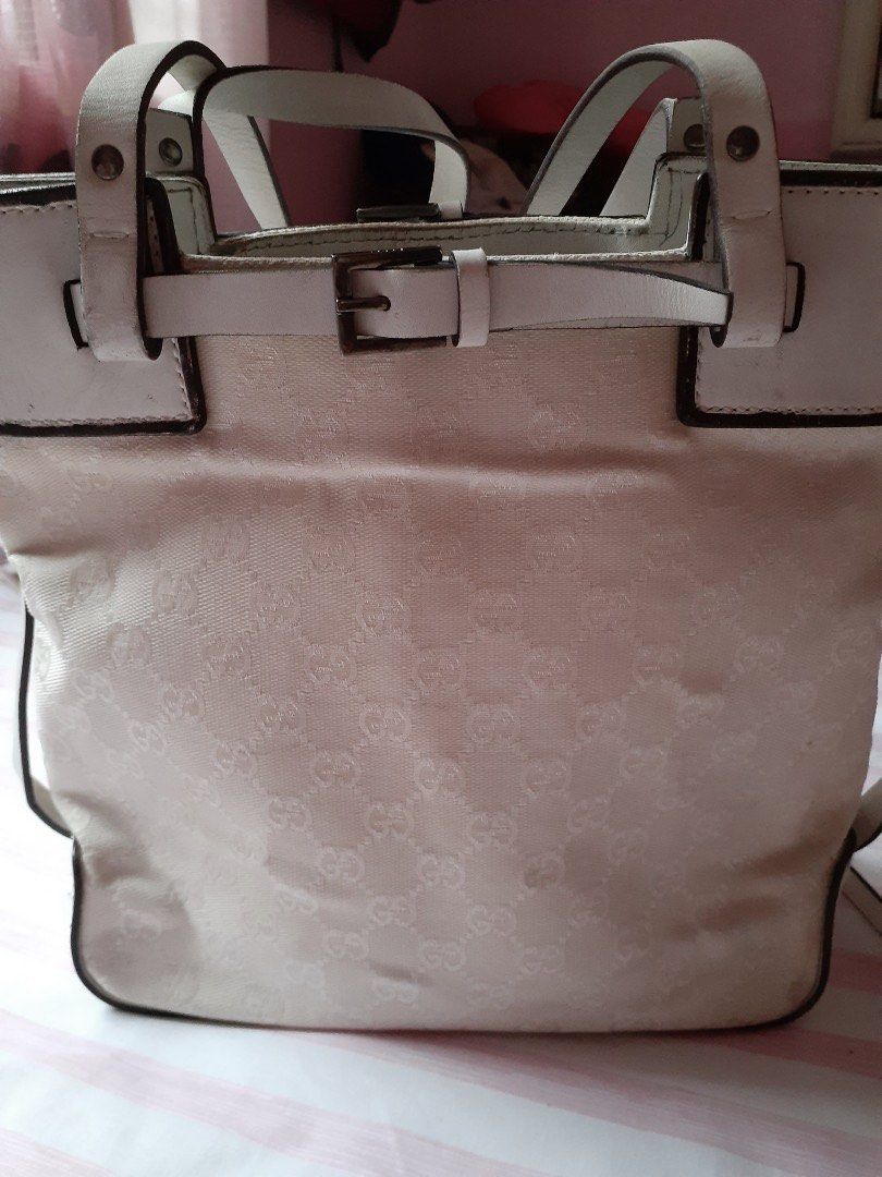 REPRICED- Gucci sling bag (Category: Luxury Bags & Wallets) located in Makati City. Submitted by shemiyu (Listing ID 1009399839, Image 1). Description: Project Bag Sale! Gucci sling bag, with code. with sign of usage , teplaced sling.
