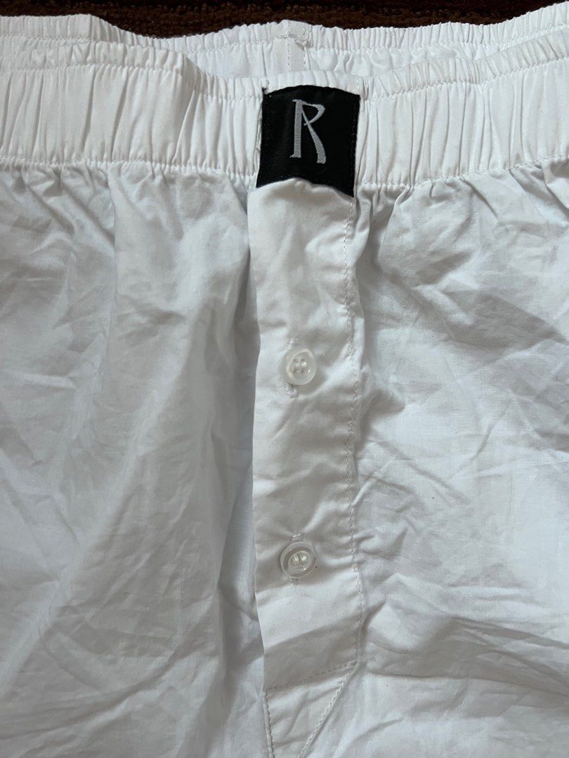 RP ~ White Cotton Boxer Shorts (Category: Shorts) located in Cebu City. Submitted by angel.energyph2 (Listing ID 1224331788, Image 2). Description: 🏷️ ₱1950 Retail: ₱3800 New without tag! Only size M left for preorder 🤍 Size M length 40.5 cm waist 74 cm hip 110 cm.
