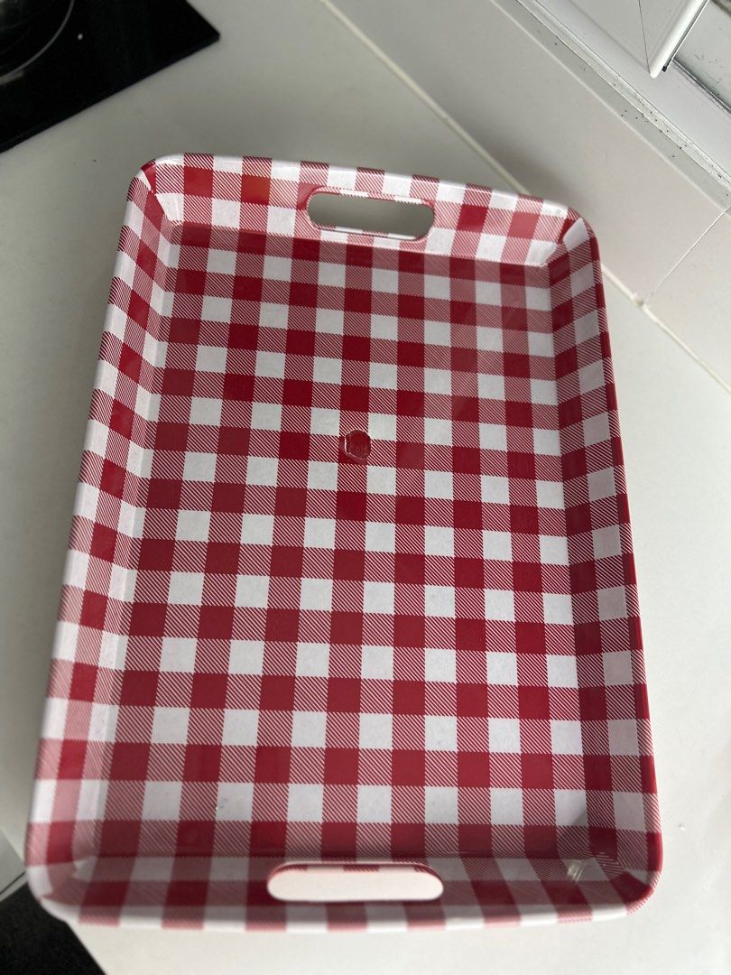 Serving tray (Category: Other Kitchenware & Tableware) located in Quezon City. Submitted by beah07 (Listing ID 1224339228, Image 1). Description: Big serving tray Flaws: theres a slight discoloration in the middle part 47cm x 34cm (18.5inch x 13.5inch) Made of melamine.