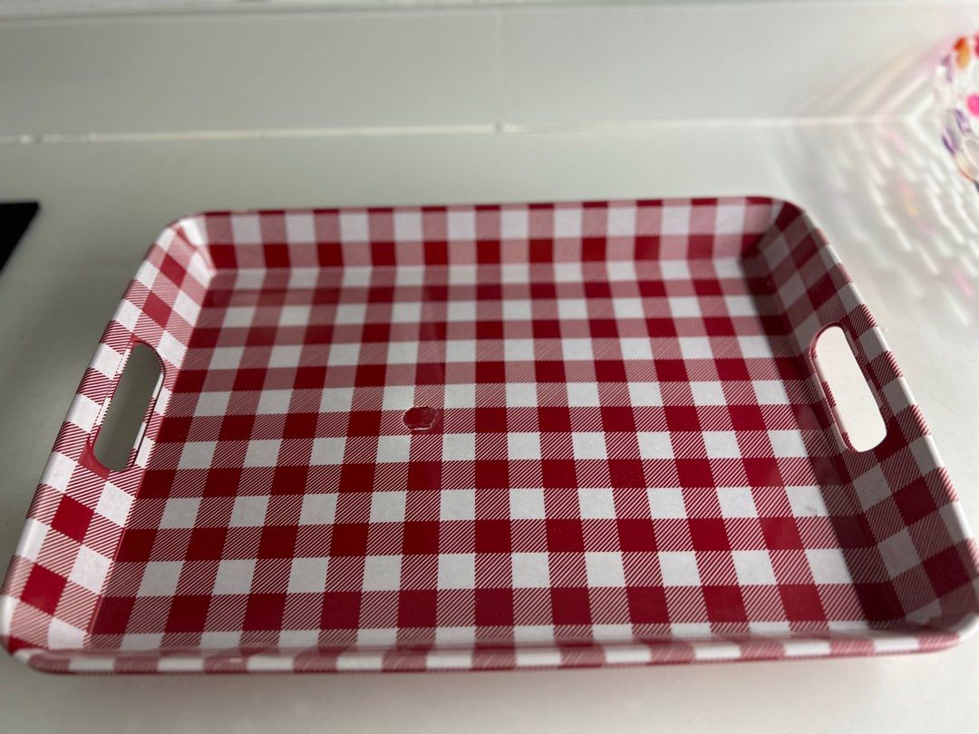 Serving tray (Category: Other Kitchenware & Tableware) located in Quezon City. Submitted by beah07 (Listing ID 1224339228, Image 2). Description: Big serving tray Flaws: theres a slight discoloration in the middle part 47cm x 34cm (18.5inch x 13.5inch) Made of melamine.