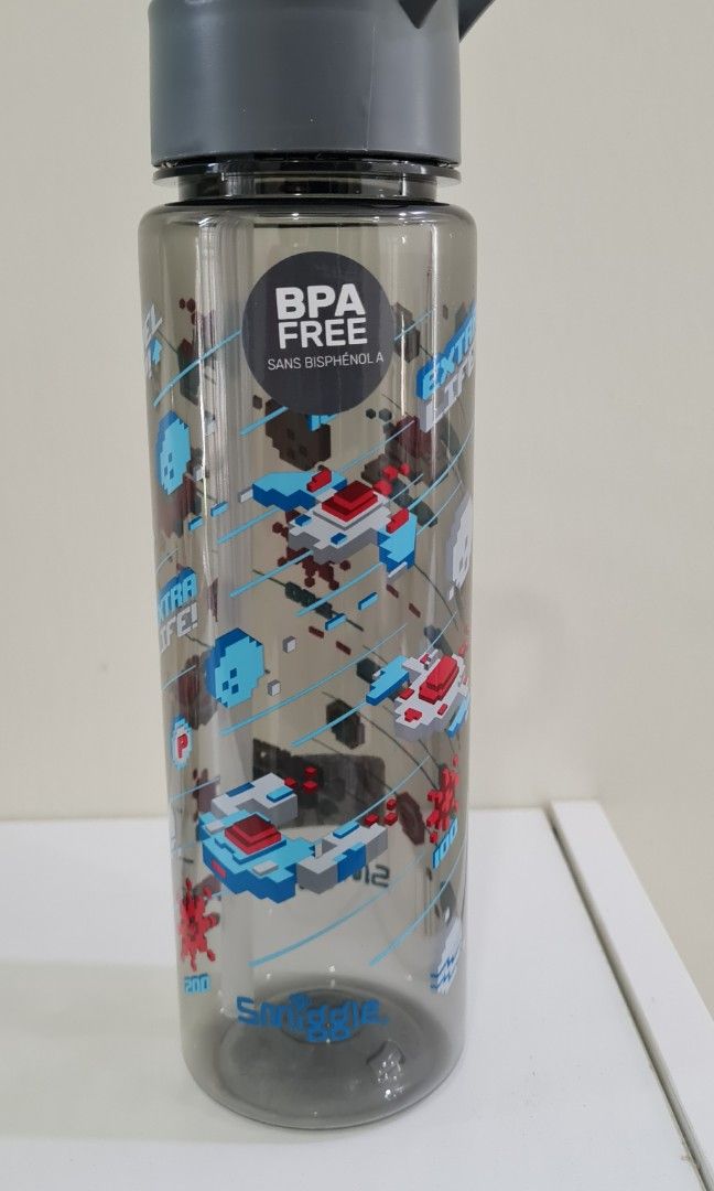 Smiggle water bottle, Furniture & Home Living, Kitchenware & Tableware, Water Bottles & Tumblers