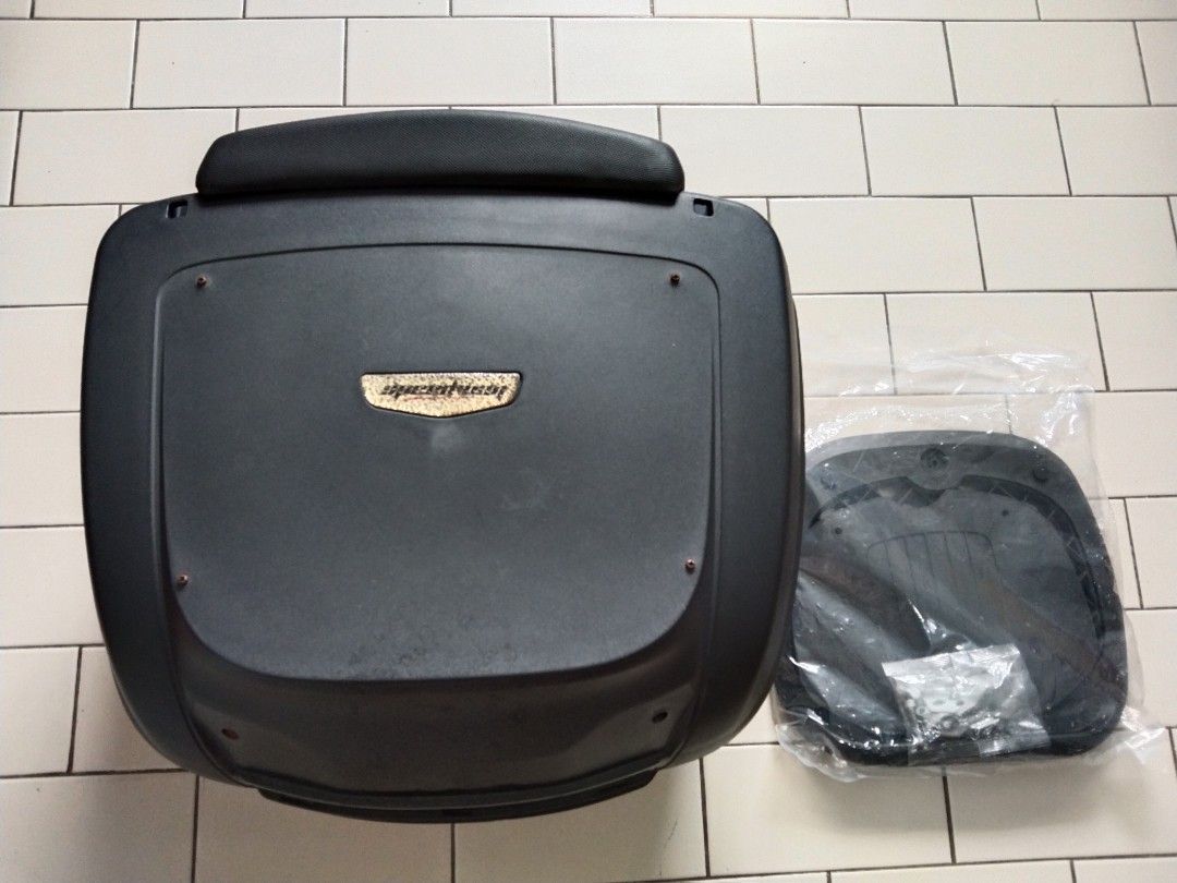 Used Top Box Speedway 42L top box with backrest and baseplate, Motorcycles ...
