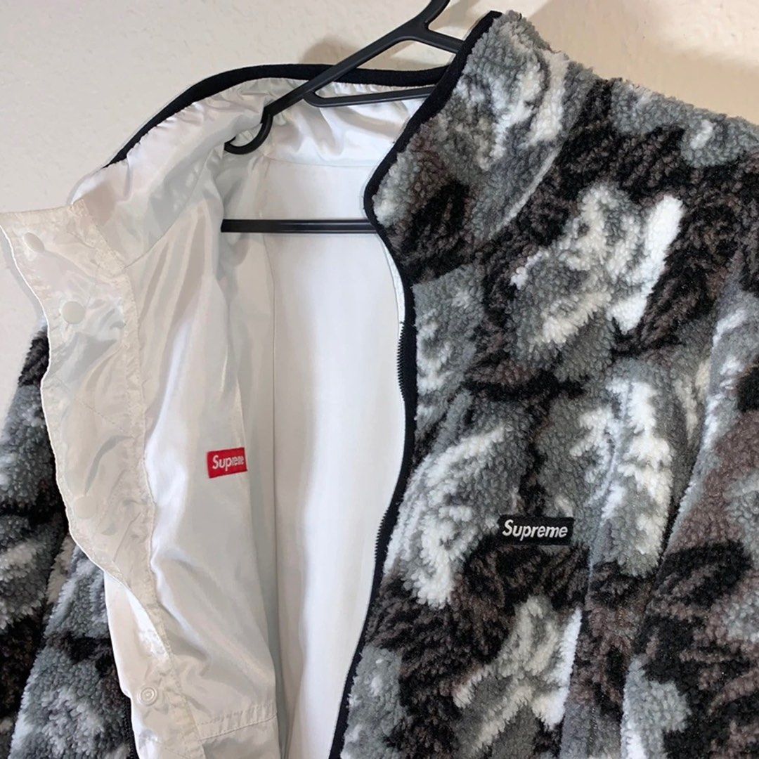 Supreme rose undistinguishable fleece