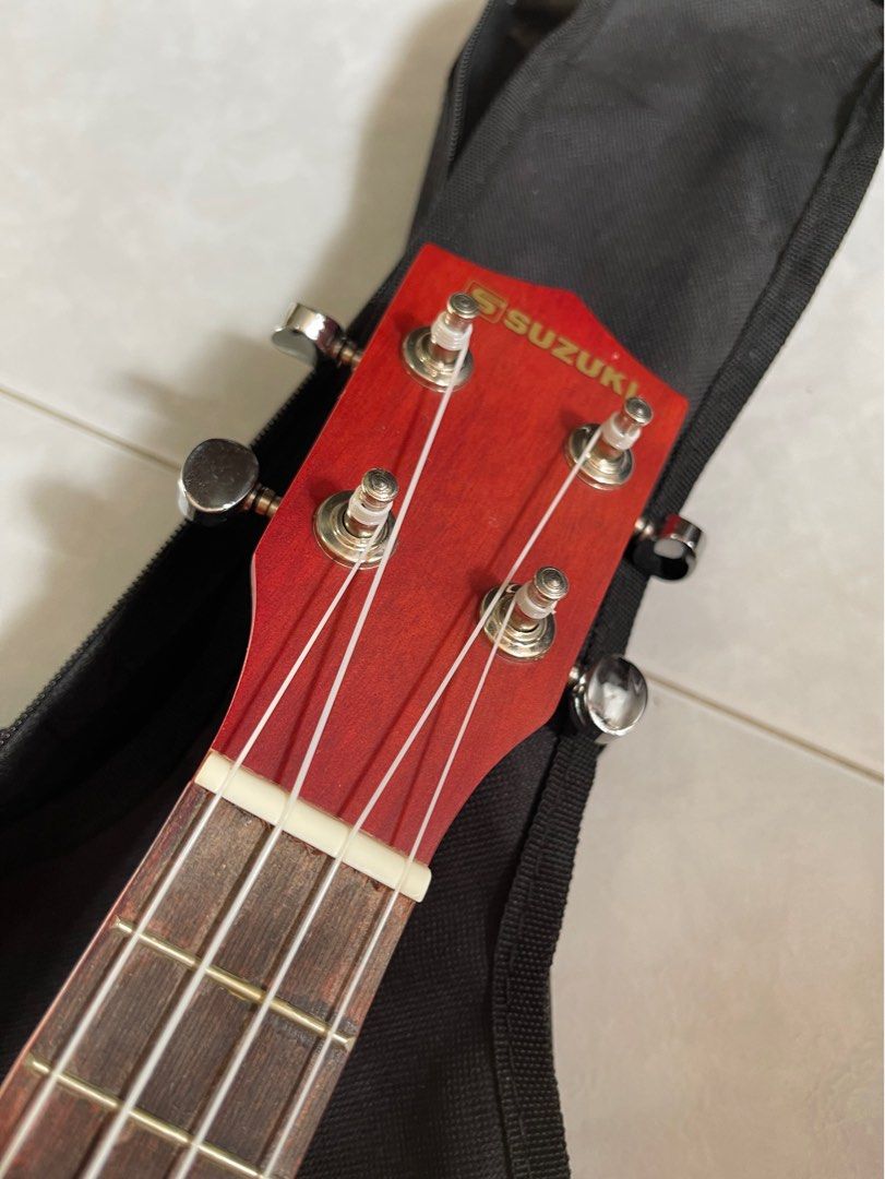 Suzuki SUK4 Ukulele With Freebie, Hobbies & Toys, Music & Media