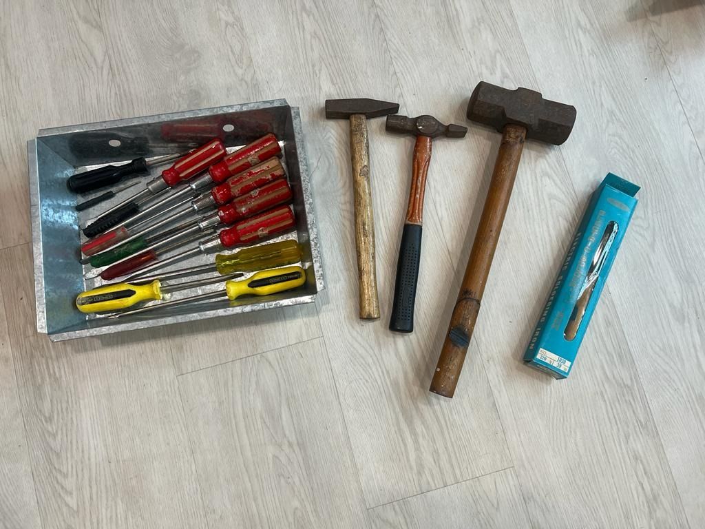 tools set (Category: Home Improvement Tools & Accessories) located in Singapore. Submitted by thetrustedtrader677 (Listing ID 1224296491, Image 1). Description: .