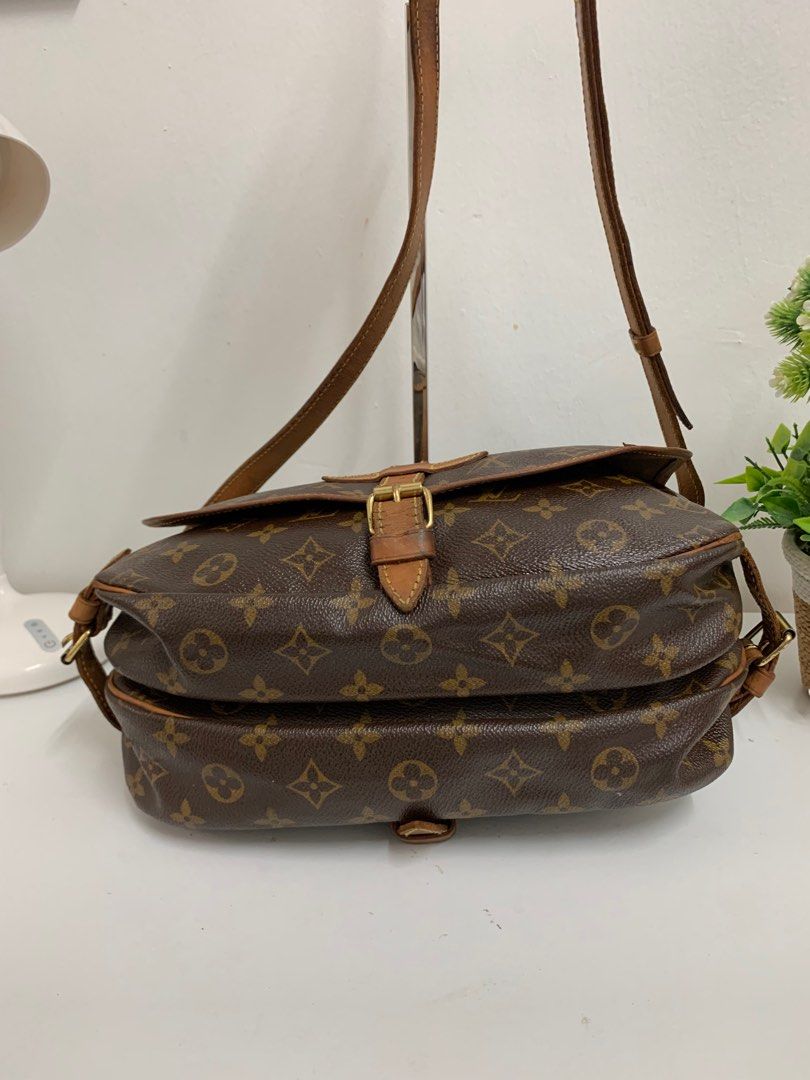 🔥Vintage Louis Vuitton Saumur 30🔥, Luxury, Bags & Wallets on Carousell
