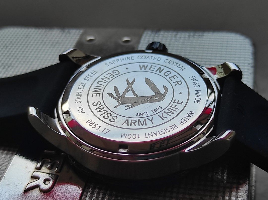 Garang looking Wenger Roadster Sports 100m Swiss Military Army