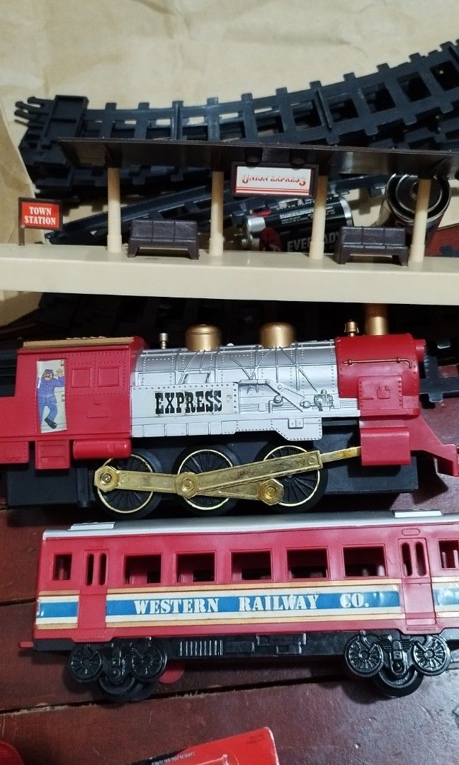 Western railways. Co train battery operated (Category: Vintage Collectibles) located in Quezon City. Submitted by rosapage (Listing ID 1224217880, Image 1). Description: still working.