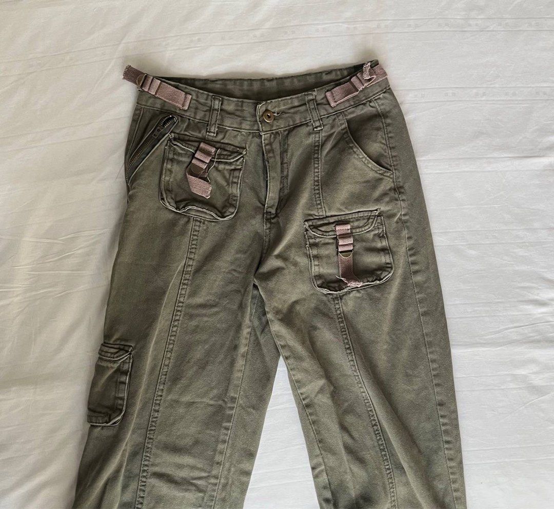 army green parachute pants y2k, Women's Fashion, Bottoms, Other Bottoms on  Carousell