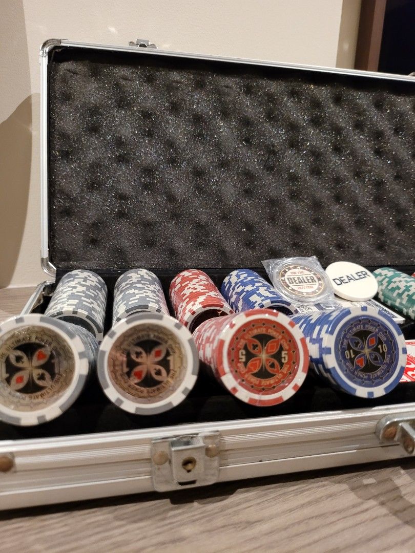 400pc Clay Hologram Poker Chips 7 denominations, Hobbies & Toys, Toys