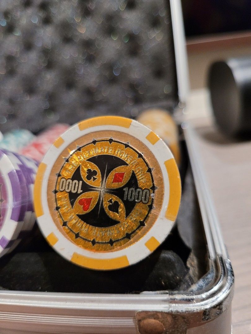 400pc Clay Hologram Poker Chips 7 denominations, Hobbies & Toys, Toys